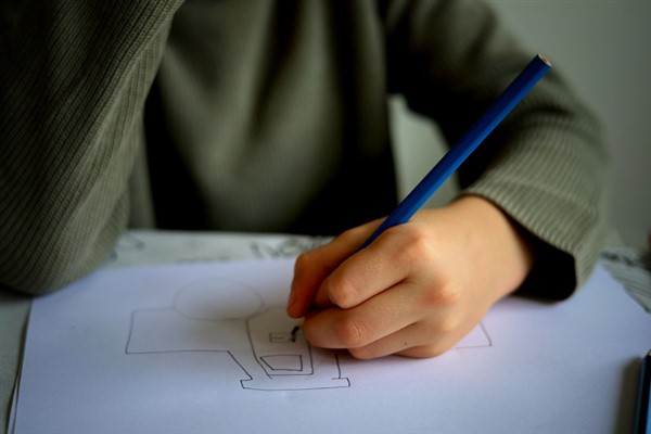 Bakan Tekin, Yolderesi ilkokulu ve ortaokulunu ziyaret etti