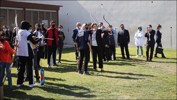 Bakan Yanık Sosyal ve Ekonomik Destek’ten yararlanan çocukları ağırladı