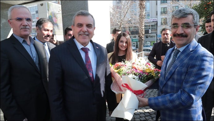 Bakan Yardımcısı Bağlı Büyükşehir Belediyesini Ziyaret Etti-(Video)