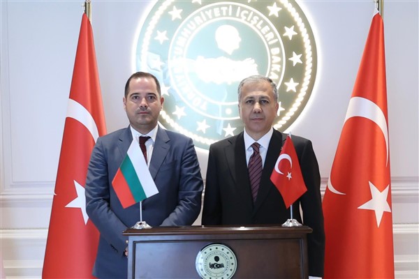 Bakan Yerlikaya, Bulgar mevkidaşı ile bir araya geldi