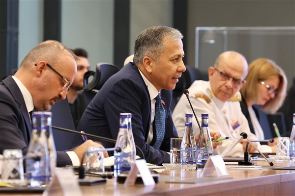 Bakan Yerlikaya: “Türkiye Yüzyılı’nda Erzurum’un huzuru, Türkiye’nin huzurudur”