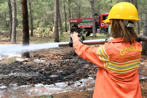 Bakan Yumaklı: “Gönüllülerimiz orman yangınlarıyla mücadelemize güç katıyor”