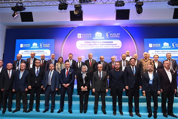 Balıkesir'de İkinci Yüzyıla Girerken Ufuktaki Yeni Türkiye konferansı düzenlendi