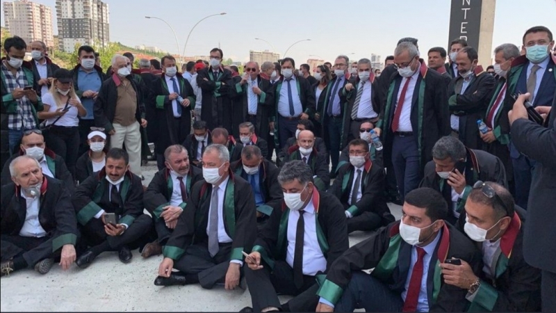 Baro başkanlarına izin çıktı...Aralarında Urfa Barosu'da var