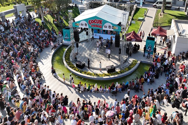 Başkan Altay, Mistik Müzik Festivali etkinliklerinde vatandaşlarla buluştu