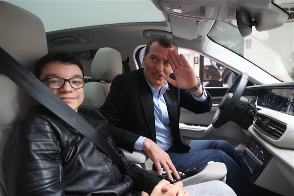 Başkan Arısoy’dan Tunahan’a Togg sürprizi