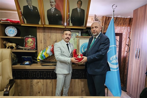 Başkan Aydın, Ülkü Ocakları İl Başkanı Saltık’ı ziyaret etti