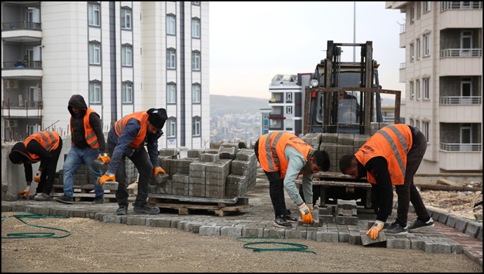 Başkan Baydilli İle Karaköprü’de Yol Seferberliği Sürüyor