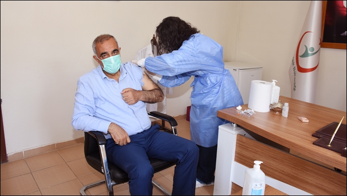 Başkan Bayık ikinci doz aşısını yaptı