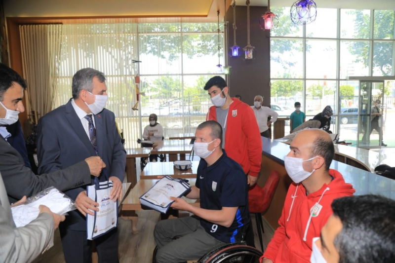 Başkan Beyazgül engelli vatandaşlar ile bir araya geldi -(VİDEO)