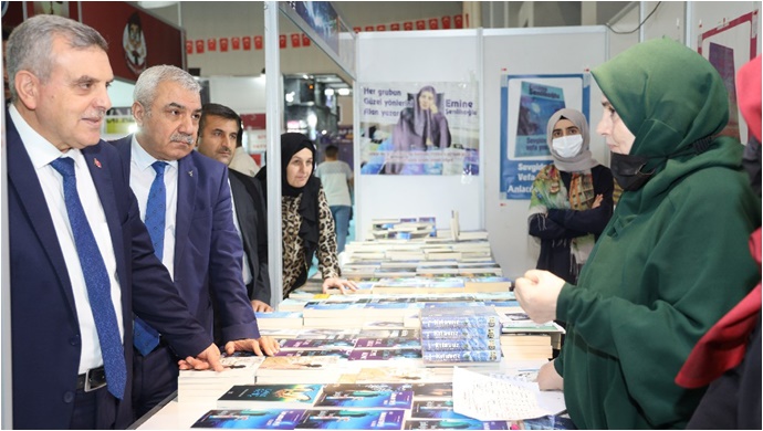 Başkan Beyazgül’den Kitap Fuarına Ziyaret-(VİDEO)