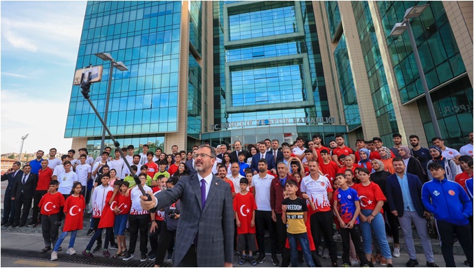 Başkan Beyazgül'ün girişimleriyle Urfa'ya milyonlarca liralık yatırım için imzalar atıldı-(VİDEO)