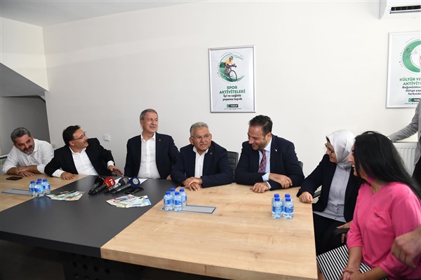 Başkan Büyükkılıç, Akar ve Çiçek ile birlikte Yeşilay Kayseri Şubesi’ni ziyaret etti