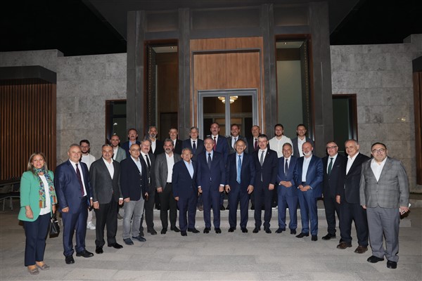 Başkan Büyükkılıç, Kayseri Zirvesi’nde delegelerle bir araya geldi