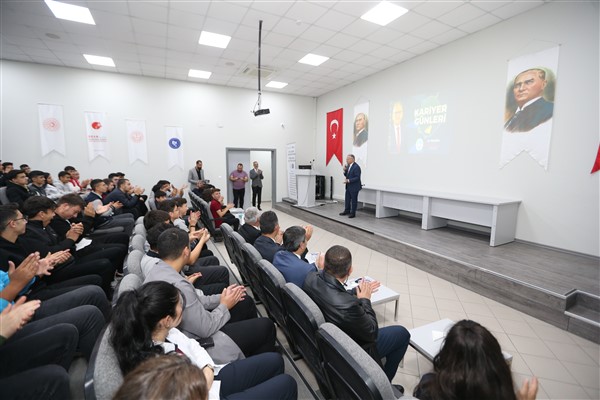 Başkan Büyükkılıç, meslek lisesi öğrencileriyle tecrübelerini paylaştı