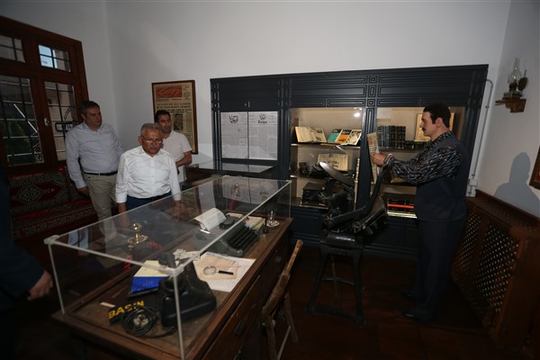 Başkan Büyükkılıç, Veli Altınkaya Basın Müzesi’nde incelemelerde bulundu