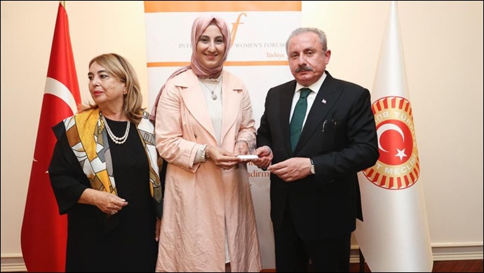 Başkan Çakmak, Kadın Liderler ödülüne layık görüldü