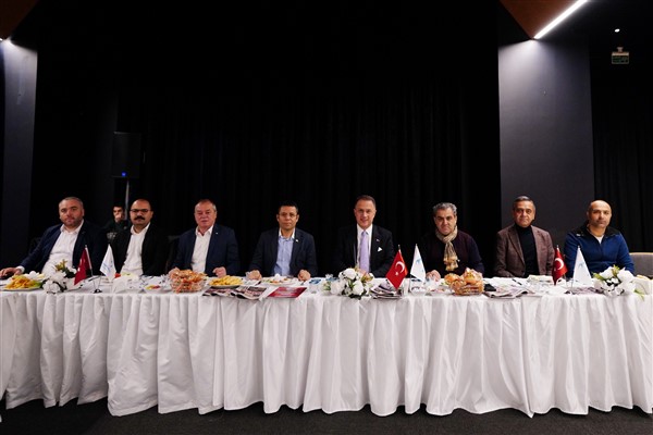 Başkan Çalık, basın emekçileriyle bir araya geldi