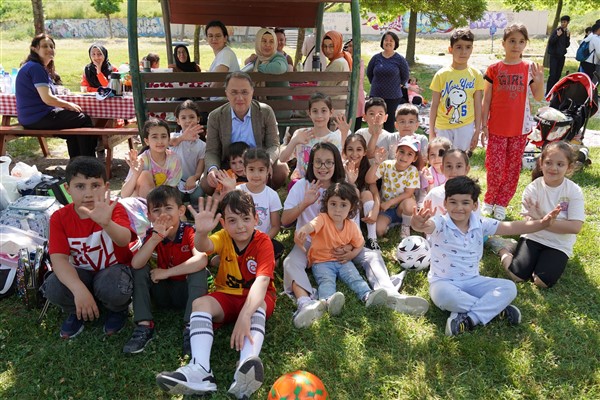 Başkan Çalık, çocuklarla piknikte buluştu