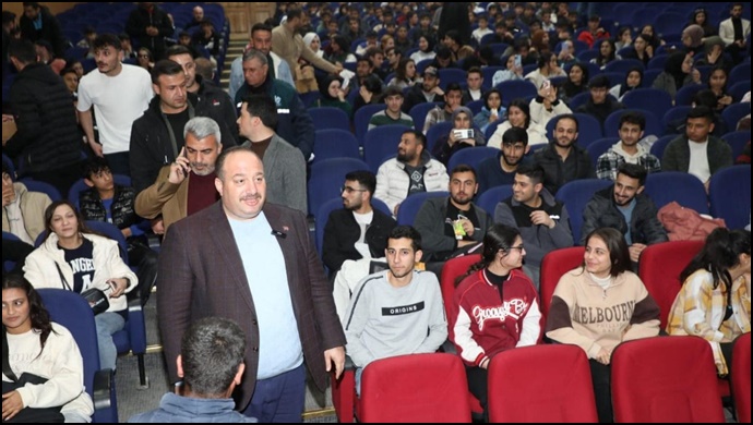 Başkan Ekinci, Kültür merkezinde gençleri dinledi