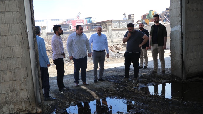 Başkan Ekinci OSB’de Yangın Çıkan Fabrikada İncelemelerde Bulundu