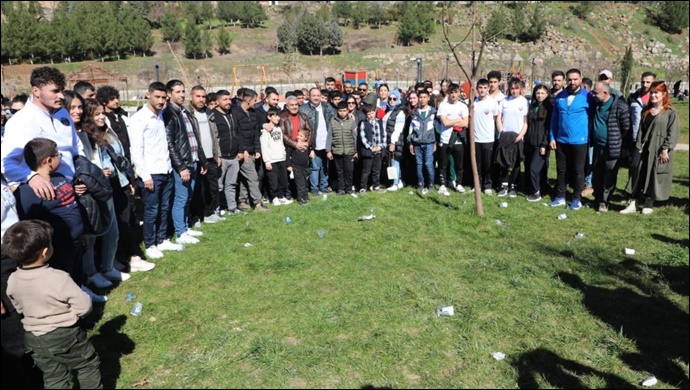 Başkan Ekinci,Millet Bahçesinde gençlerle bir araya geldi