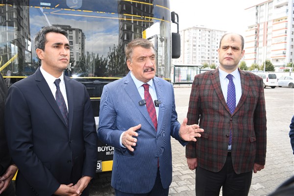 Başkan Gürkan'dan ücretsiz ulaşım açıklaması 