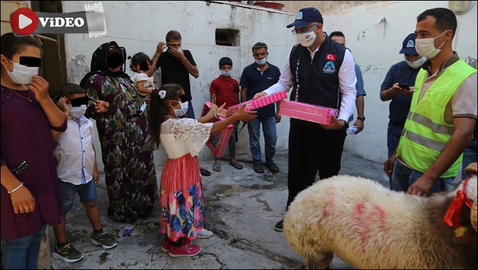 Başkan Kuş, Hayırseverlerle Birlikte Onlarca Aileye Kurban Dağıttı