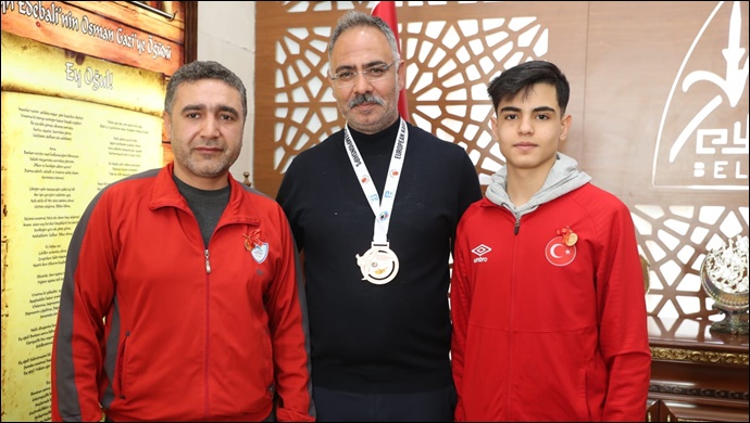 Başkan Kuş, Şampiyon Sporcuyu Ödüllendirdi