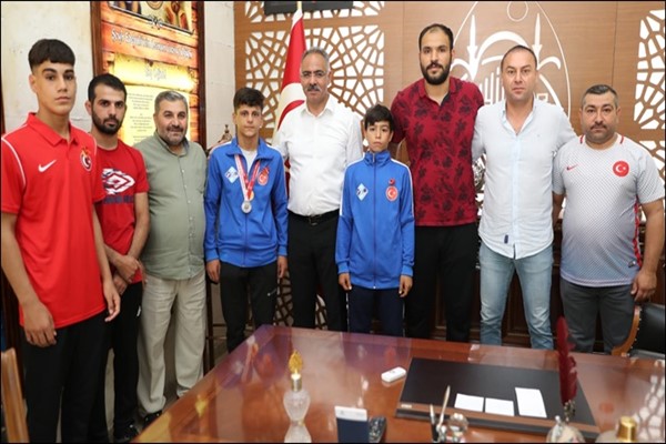 Başkan Kuş, şampiyonları ödüllendirdi