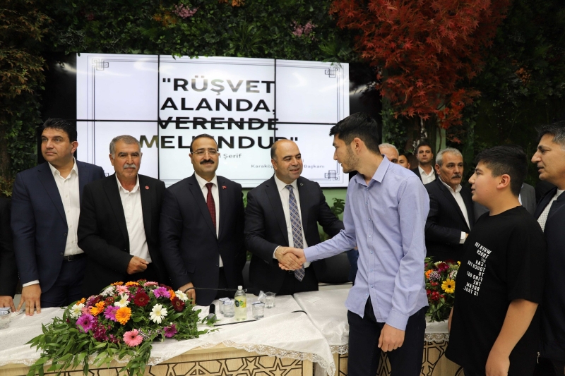 Başkan Nihat Çiftçi Karaköprü'de Vatandaşlarla Bayramlaştı