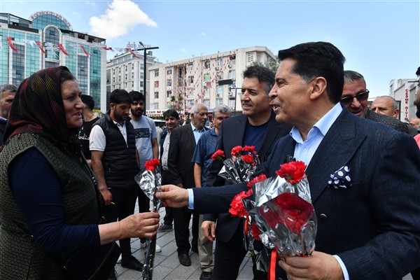 Başkan Özer, Esenyurtlu annelerle buluştu