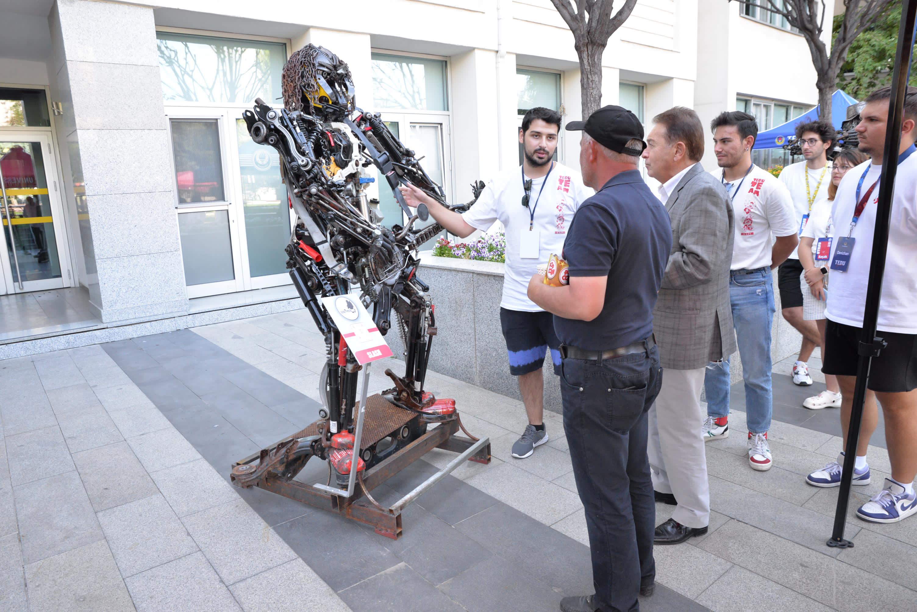 Başkan Şahin'den Sürdürülebilir TEDÜ, Sürdürülebilir Dünya Sergisi'ne ziyaret