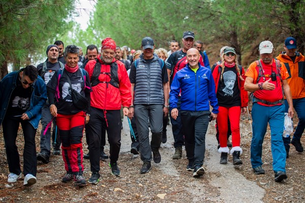 Başkan Soyer: “Cumhuriyete sahip çıkmak mecburiyetindeyiz”