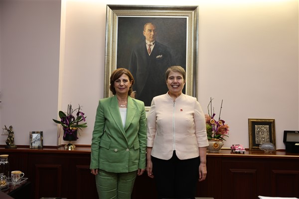 Başkan Ünlüce,  Zeliha Aksaz'ı kabul etti