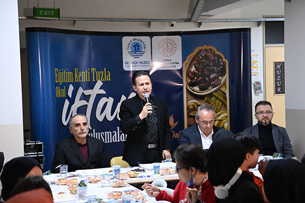 Başkan Yazıcı, öğrenci ve velilerle iftar programında bir araya geldi