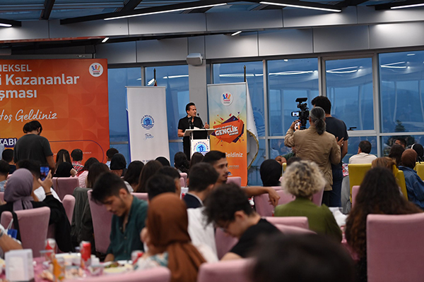 Başkan Yazıcı, üniversiteye yerleşen TUZGEM öğrencileri ile bir araya geldi