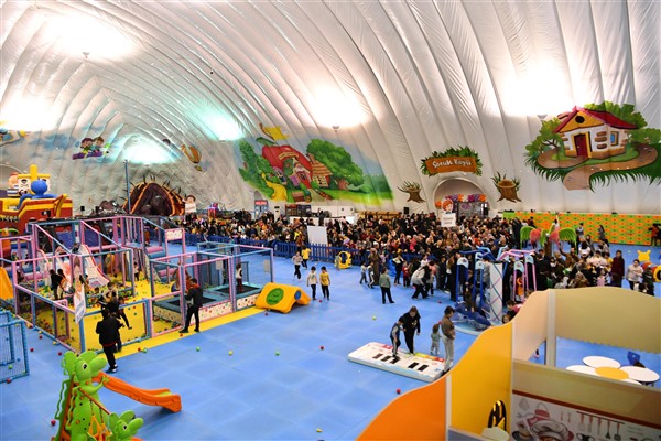 Başkan Yılmaz’dan karne hediyesi, ücretsiz Çocuk Köyü