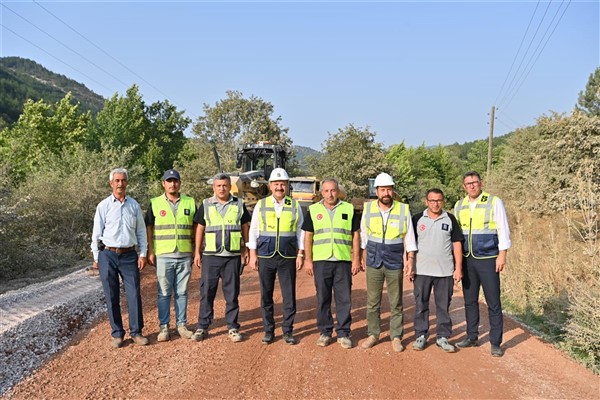 Başkan Yılmaz: “Sındırgı’da 57 kilometre asfalt serimi gerçekleştirdik”