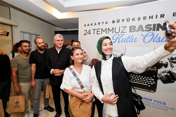 Başkan Yüce, Basın Bayramı’nda gazetecilerle bir arada geldi