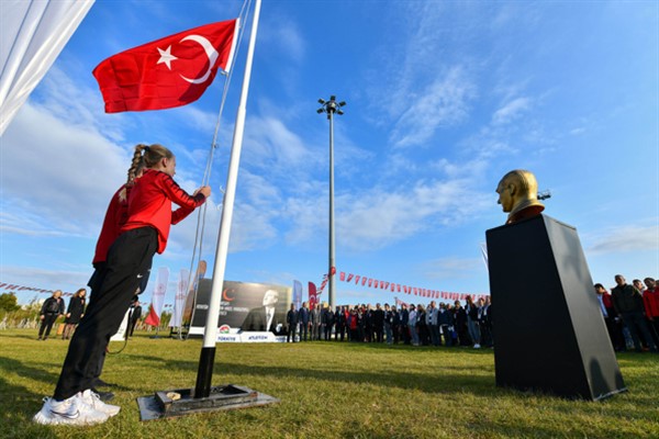 Başkent Ata’sını minnetle andı