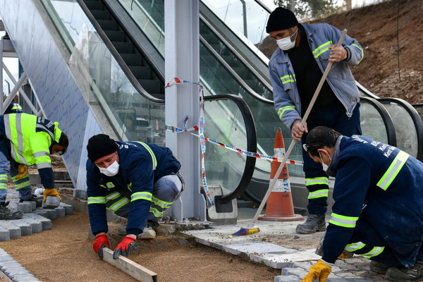 Başkent yürüyen merdivenli ve asansörlü yeni yaya üst geçitlerine kavuşuyor