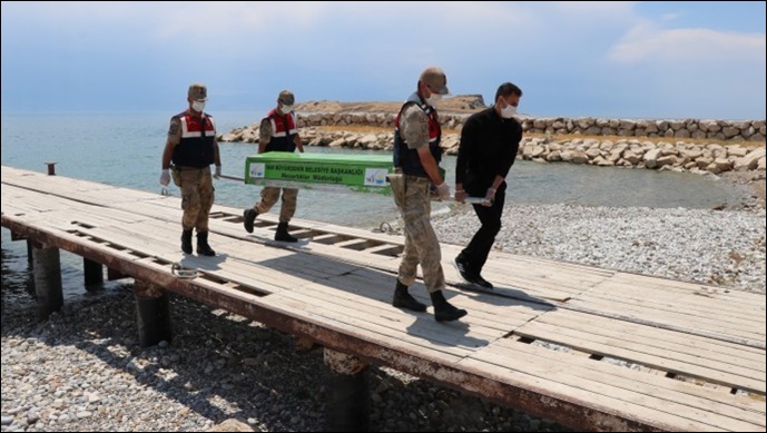 Batan teknede bir mültecinin daha cenazesine ulaşıldı