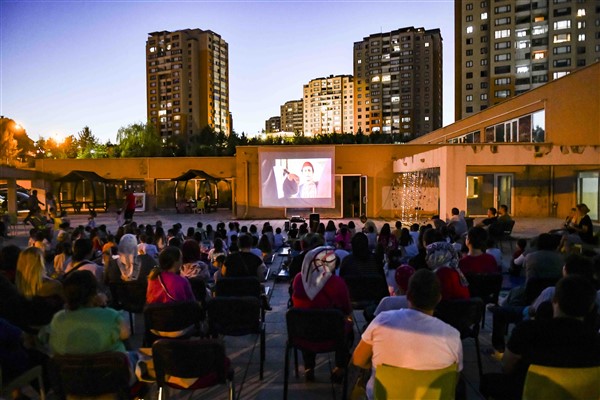 Batıpark Çocuk Kulübü'nden açık havada sinema keyfi