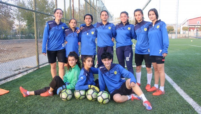 Batman’da kadın futbolcular algıları yıkıyor