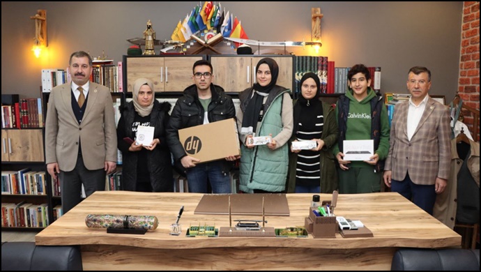 Baydilli 'den başarılı öğrencilere ödül