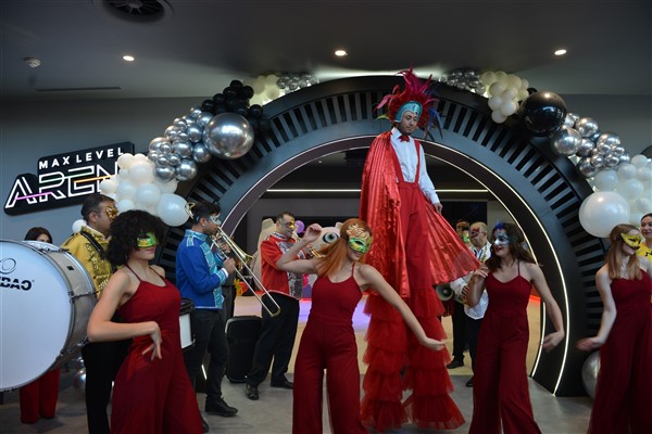 Bayram coşkusu Max Level Arena'nın açılışıyla katlandı