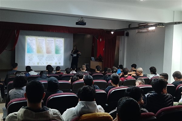 Bayrampaşa Belediyesi’nden öğrencilere geri dönüşüm eğitimi