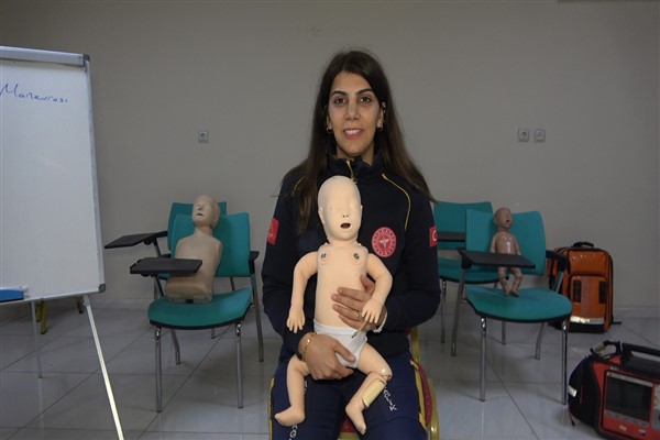 Bebeklerde Heimlich manevrası 