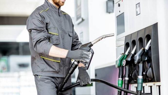 Benzine yılda yüzde 113 zam